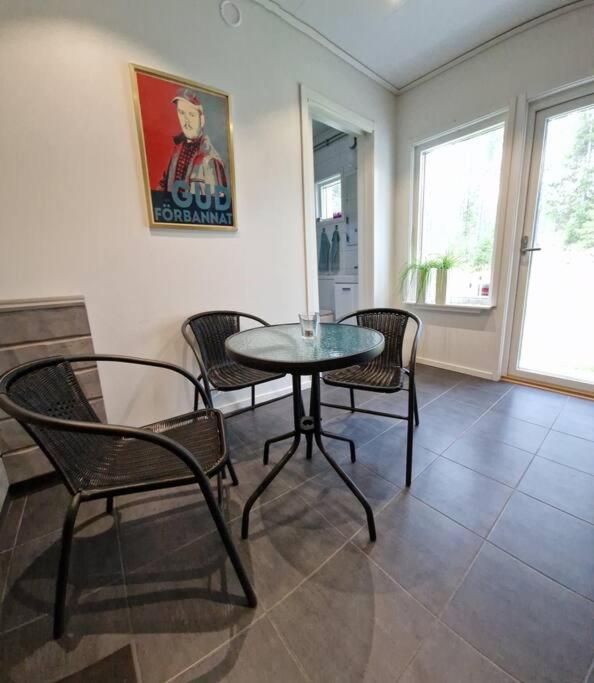 Övernattningsrum i separat gästhus på Sävastön view 5