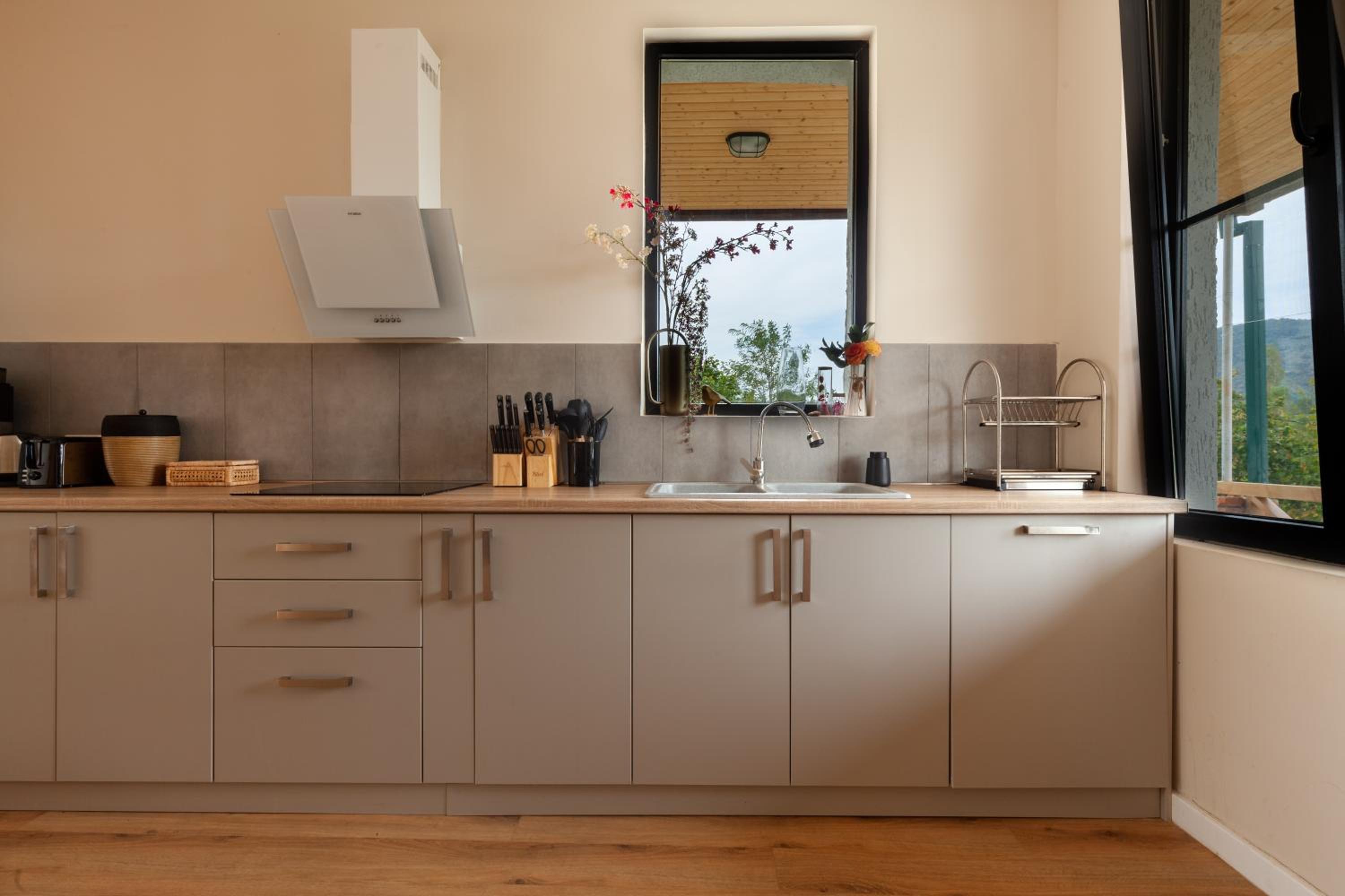 Renovated 3-bedroom House in Nature - Iskia Estate view 5