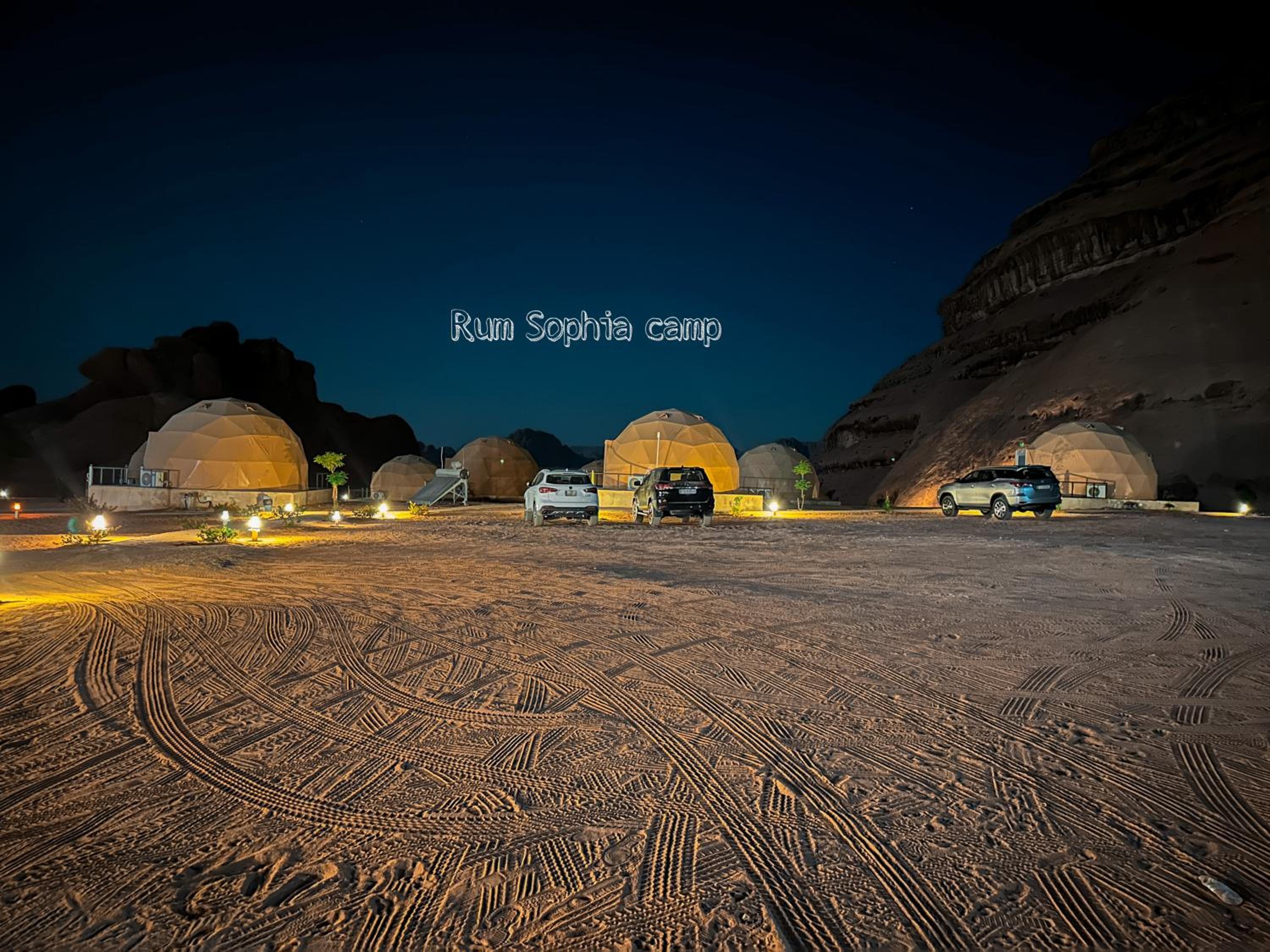 RUM SOPHIA lUXURY CAMP view 2