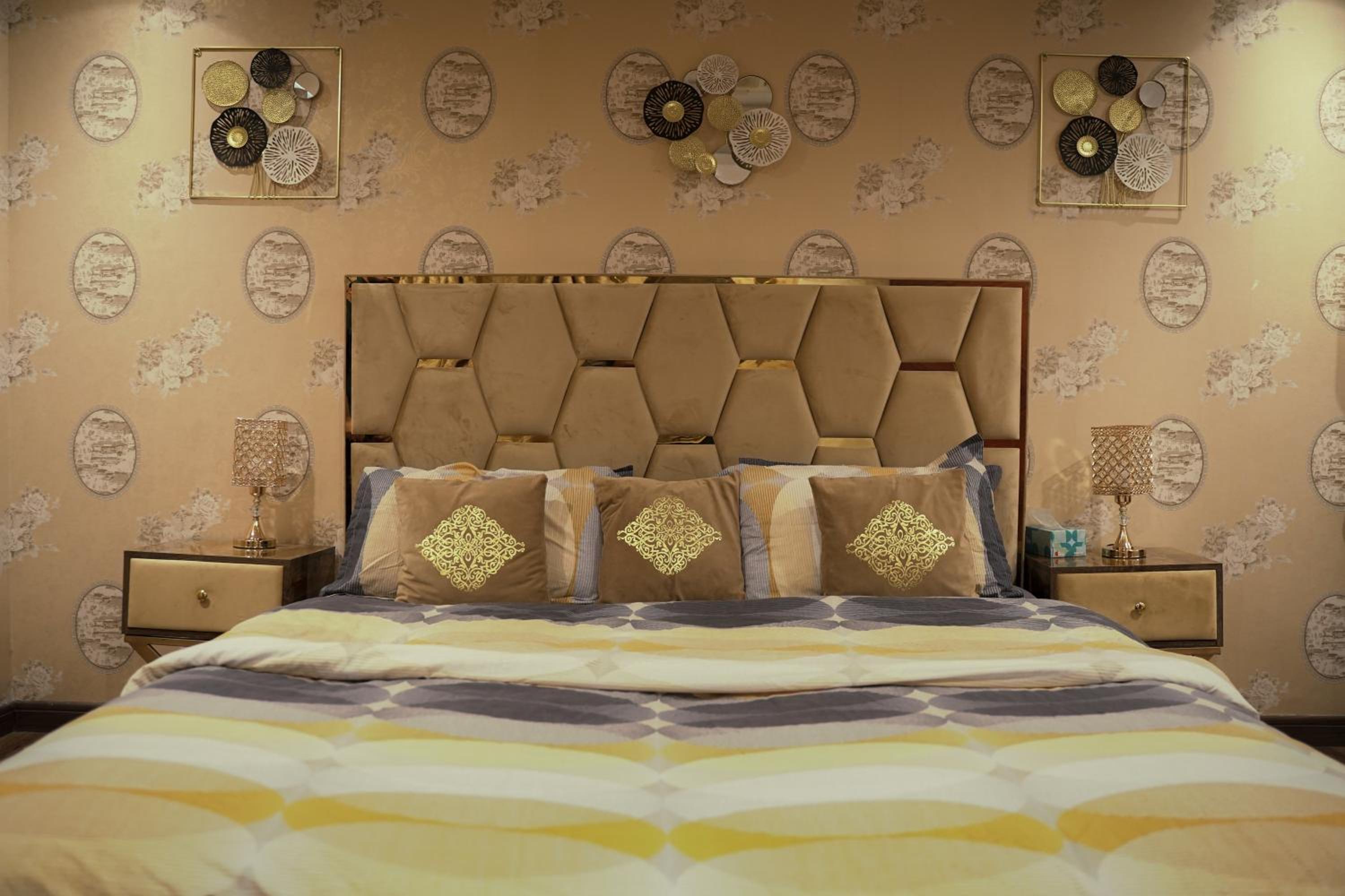 Luxury 1 Bedroom Apartment Gold Crest Mall And Residency DHA view 3