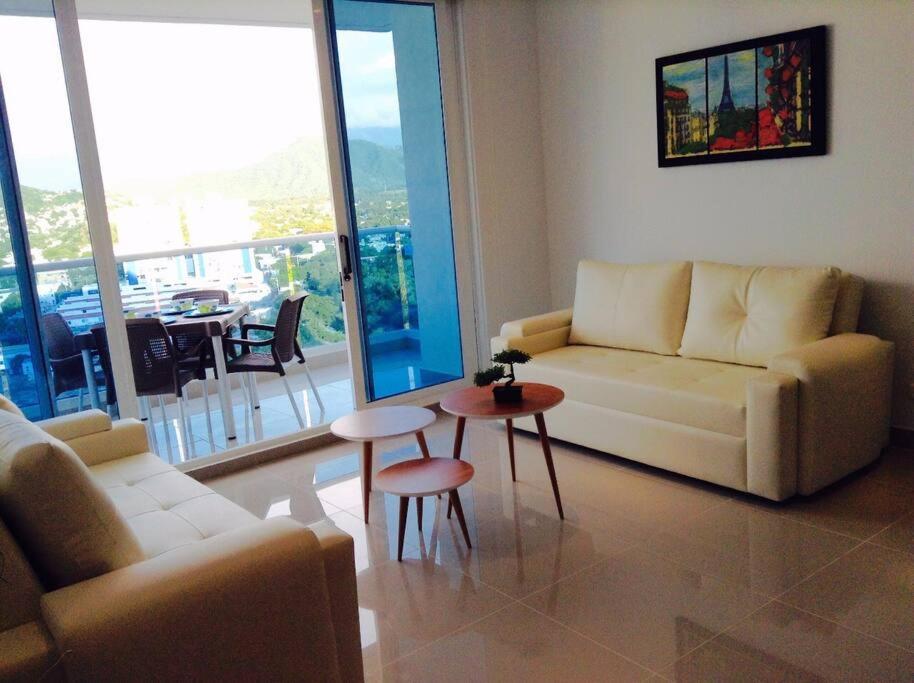 Hermoso y lujoso piso 14 con Salida Directa a la playa y clubhouse increible
