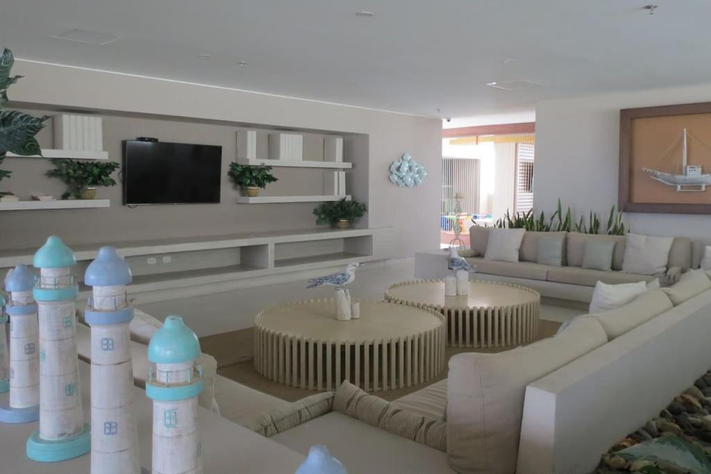 Hermoso y lujoso piso 14 con Salida Directa a la playa y clubhouse increible