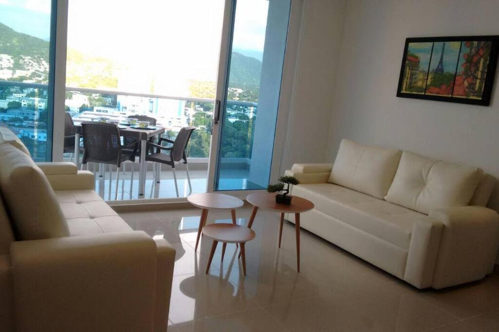 Hermoso y lujoso piso 14 con Salida Directa a la playa y clubhouse increible