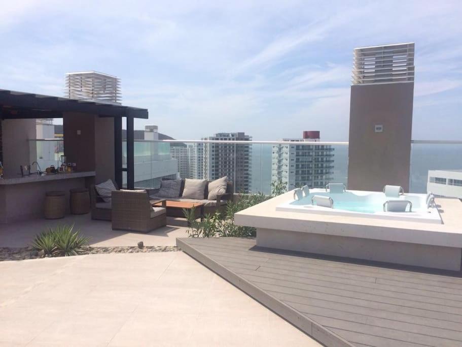 Hermoso y lujoso piso 14 con Salida Directa a la playa y clubhouse increible
