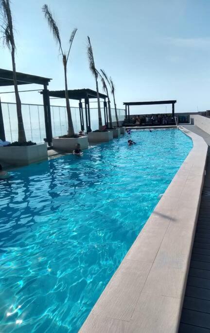 Hermoso y lujoso piso 14 con Salida Directa a la playa y clubhouse increible