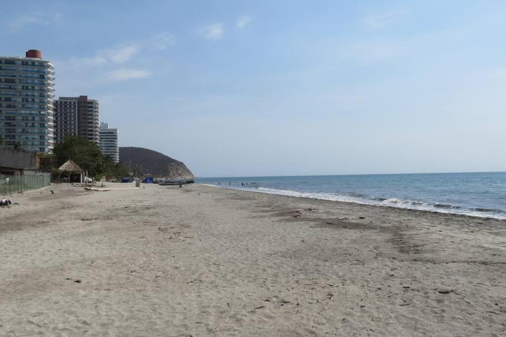 Hermoso y lujoso piso 14 con Salida Directa a la playa y clubhouse increible