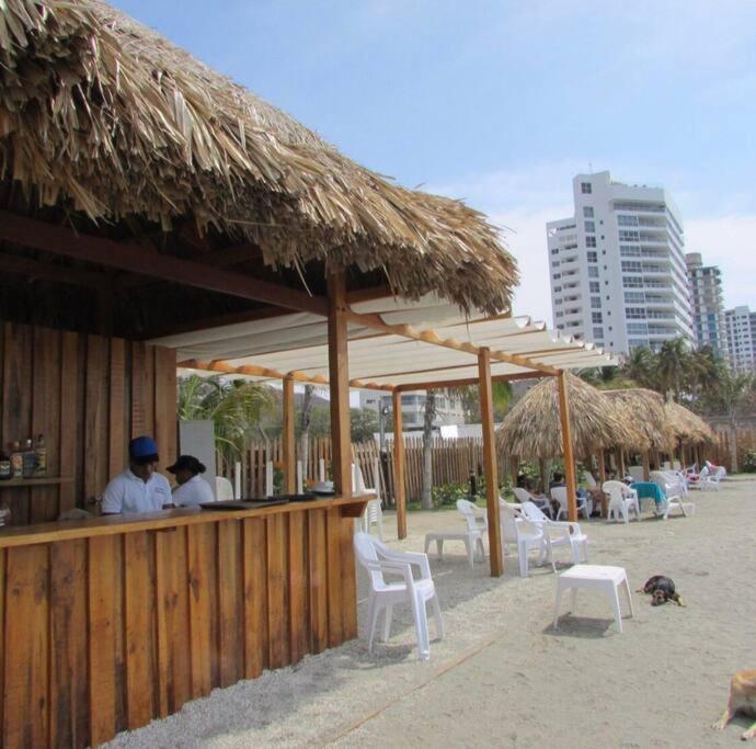 Hermoso y lujoso piso 14 con Salida Directa a la playa y clubhouse increible