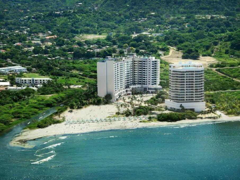 Hermoso y lujoso piso 14 con Salida Directa a la playa y clubhouse increible