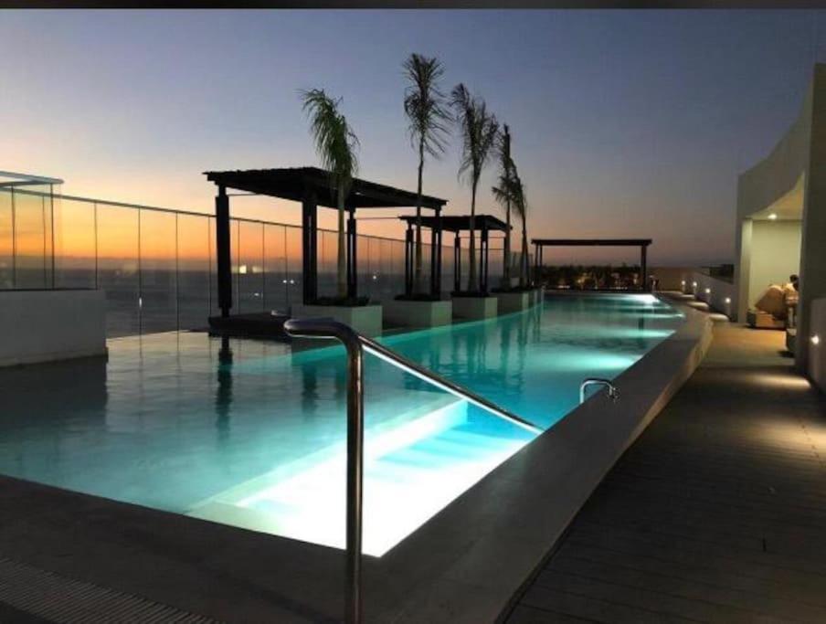 Hermoso y lujoso piso 14 con Salida Directa a la playa y clubhouse increible