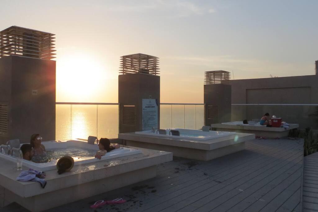 Hermoso y lujoso piso 14 con Salida Directa a la playa y clubhouse increible