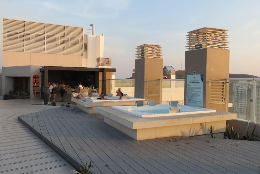 Hermoso y lujoso piso 14 con Salida Directa a la playa y clubhouse increible