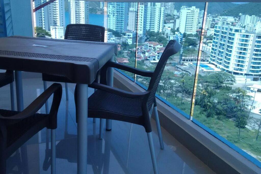 Hermoso y lujoso piso 14 con Salida Directa a la playa y clubhouse increible