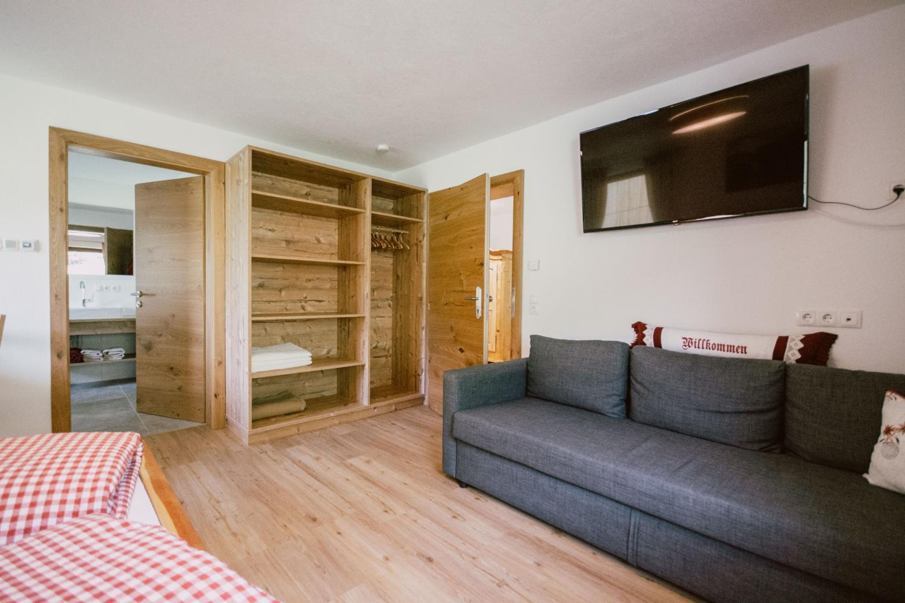 Nedererhof - Zimmer Enzian mit Gemeinschaftsküche