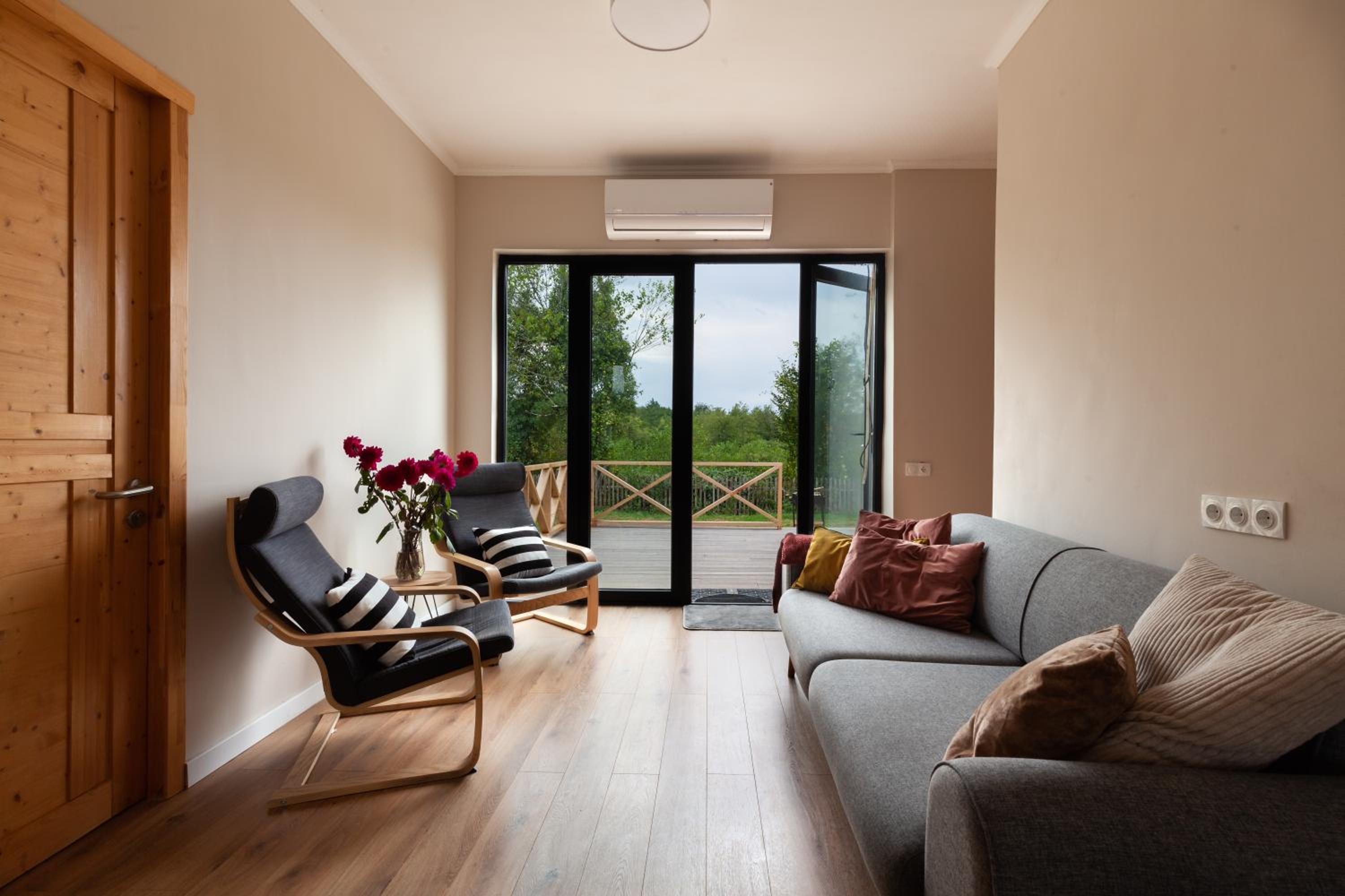 Renovated 3-bedroom House in Nature - Iskia Estate view 2