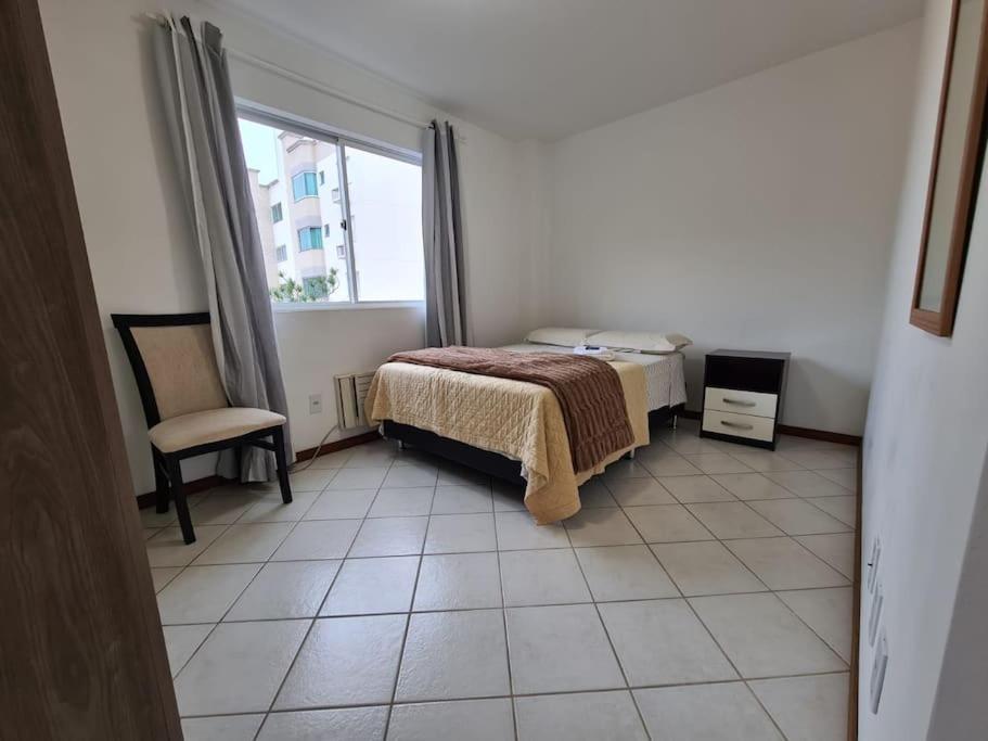 Apto inteiro Blumenau Centro.