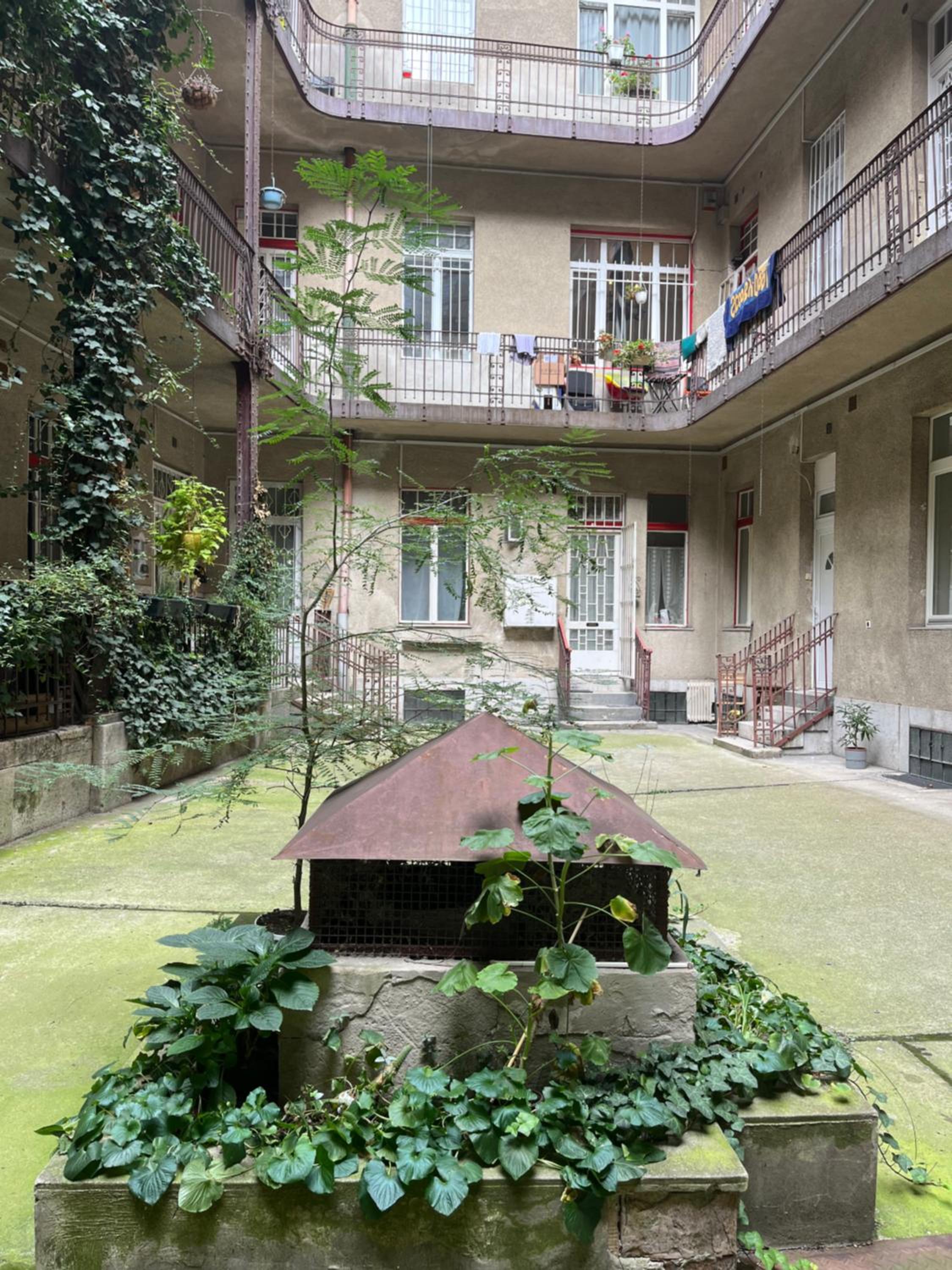 Quiet and Stylish Rooms in the Palace District