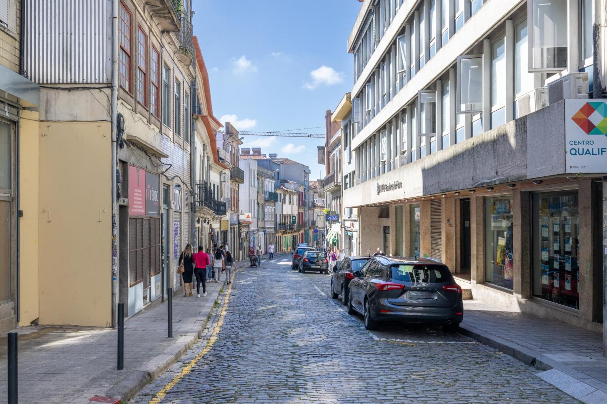 Downtown 2 minutes by walk to center and metro-direct to airpot T4 view 3
