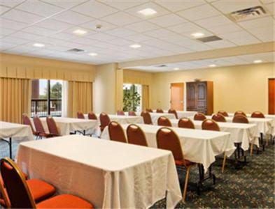 Days Inn by Wyndham Metter - Property Image 1