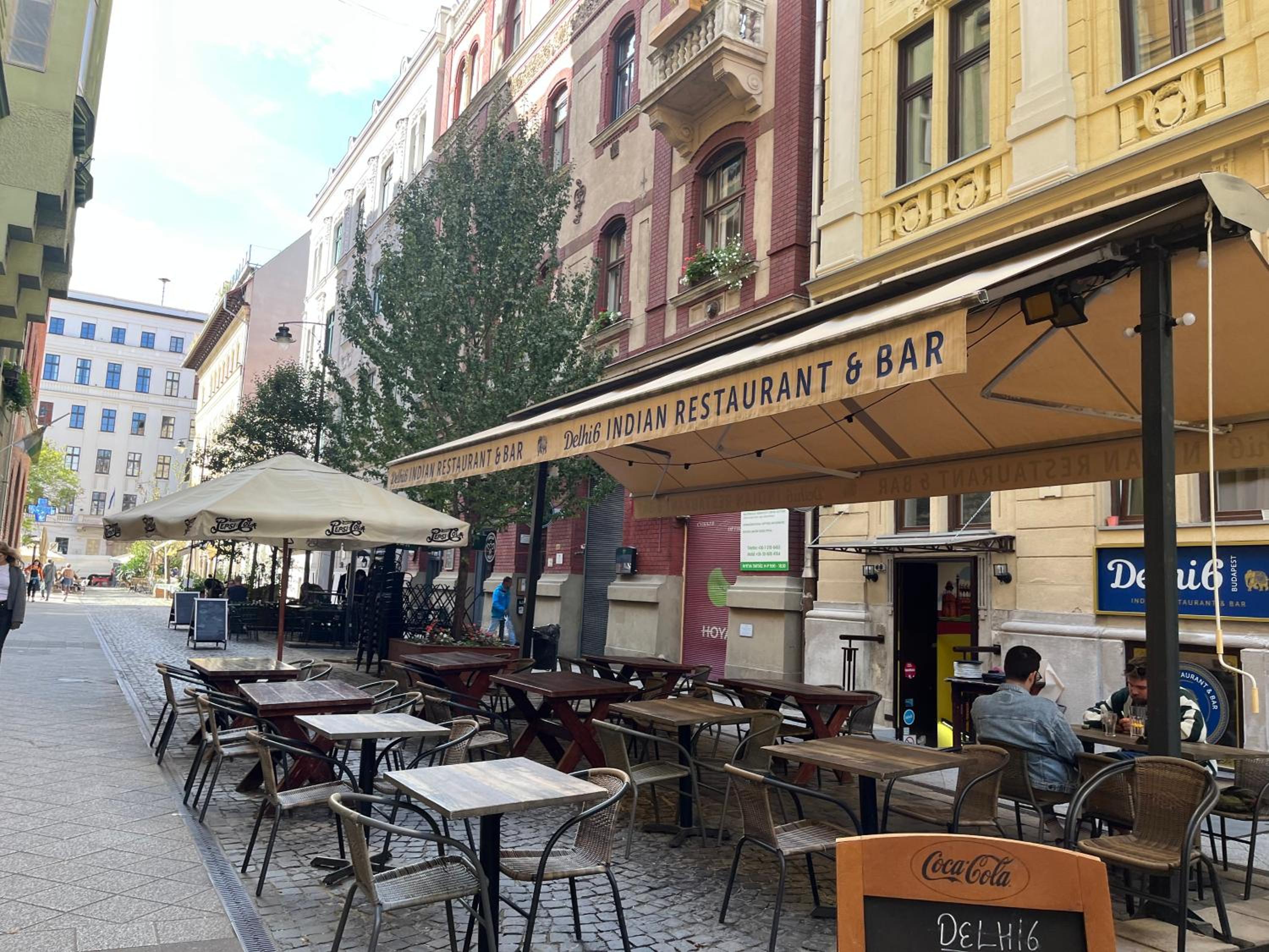 Quiet and Stylish Rooms in the Palace District