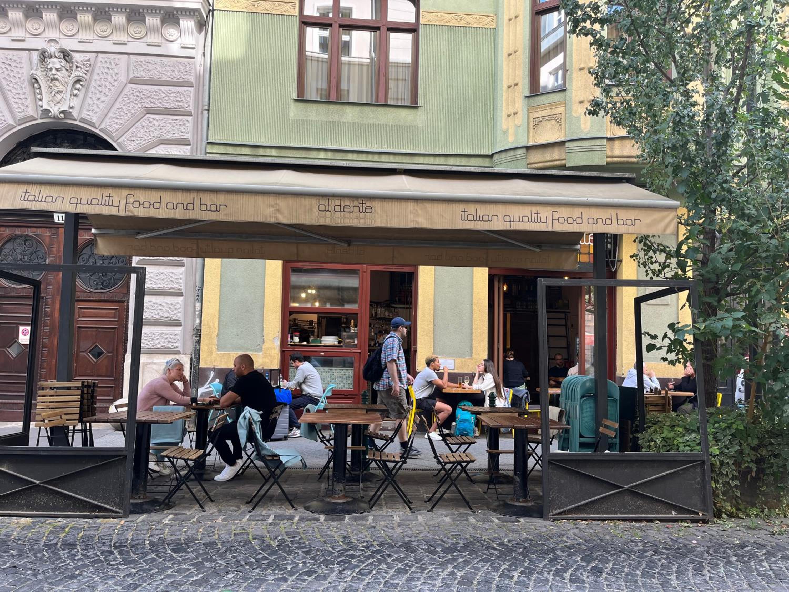 Quiet and Stylish Rooms in the Palace District