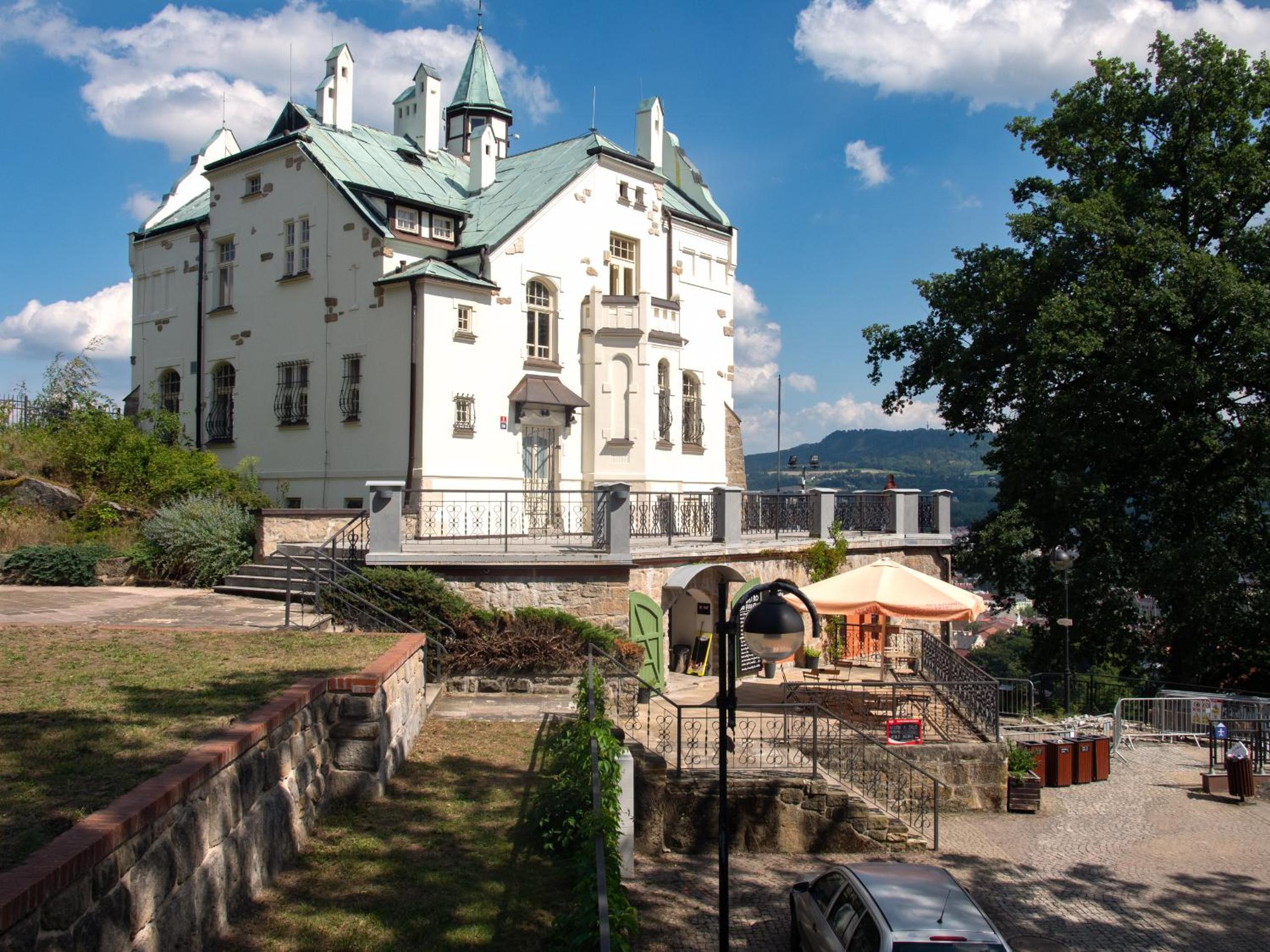 LAURAHAUS
