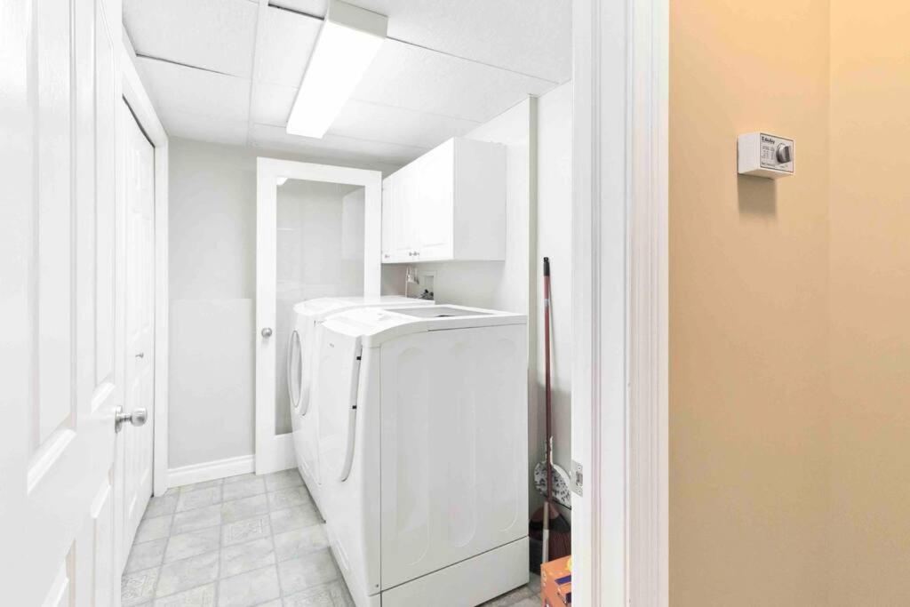 Cozy Walkout suite with King bed, Kitchen, Parking & Patio