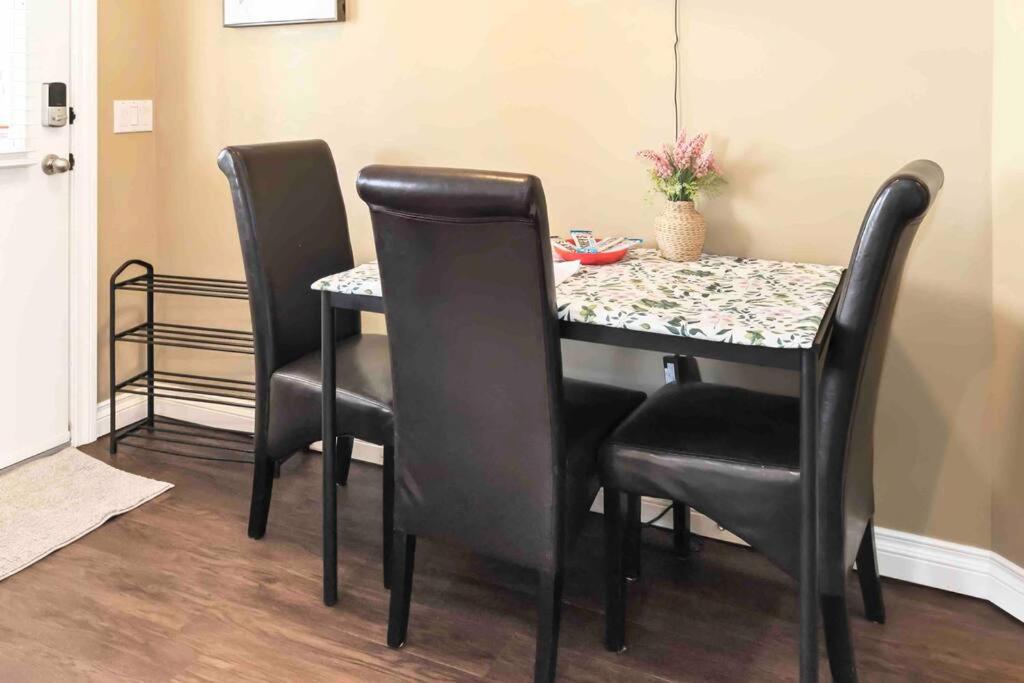 Cozy Walkout suite with King bed, Kitchen, Parking & Patio