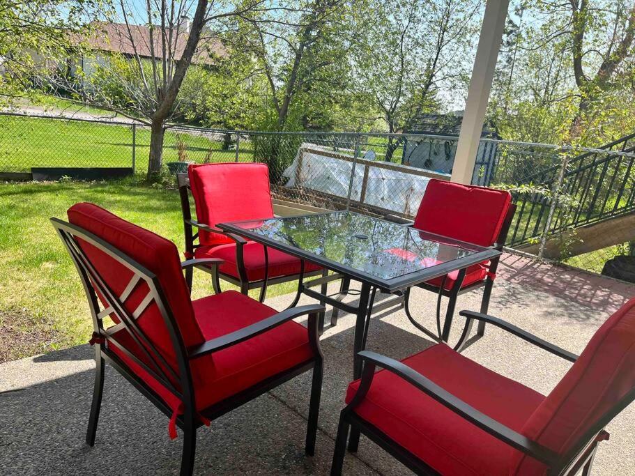 Cozy Walkout suite with King bed, Kitchen, Parking & Patio