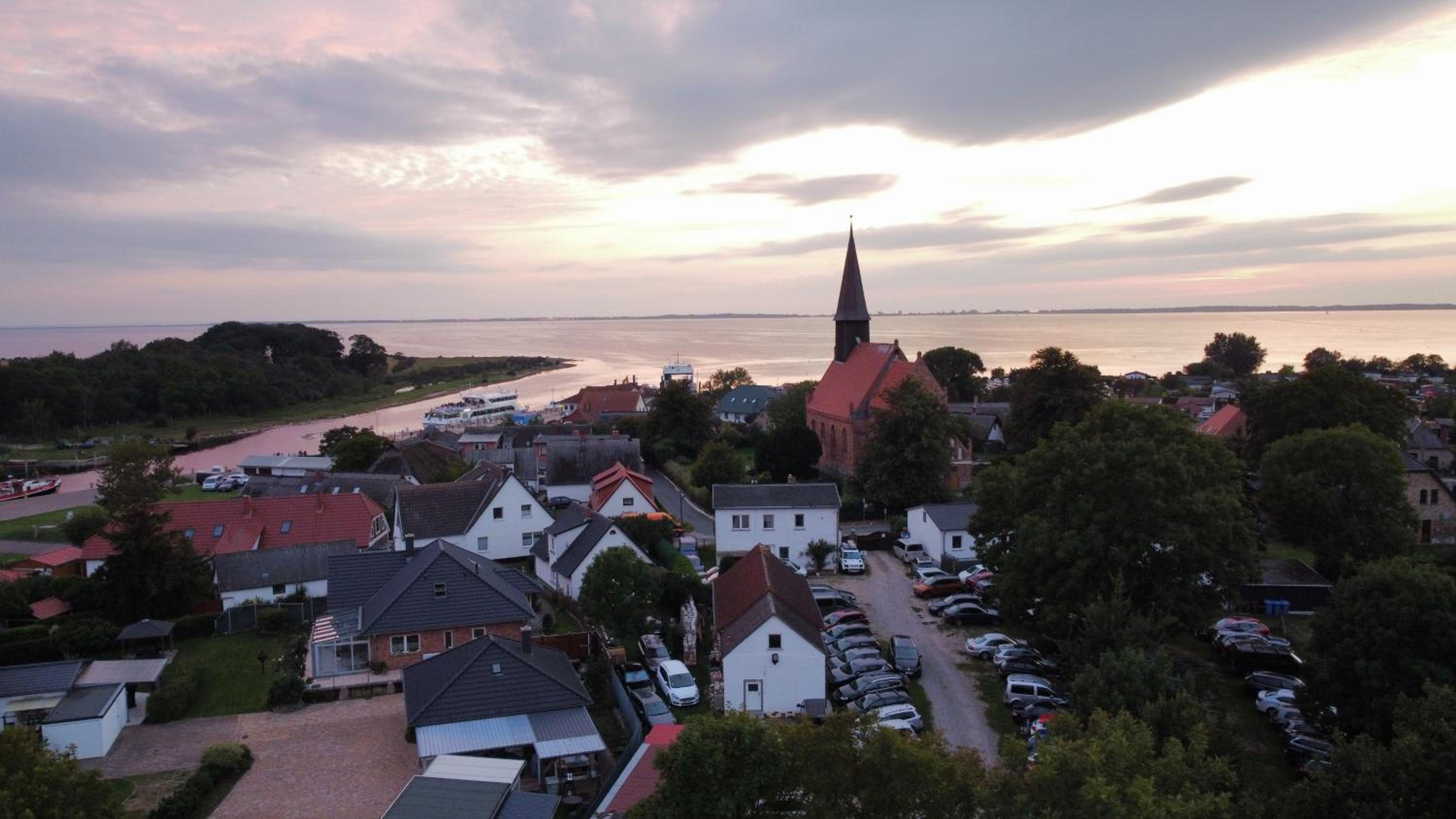 Ruegenferienhaus - Schaprode Hafen