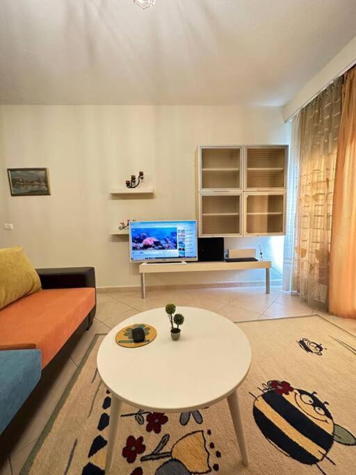 Glow Apartment Near Center