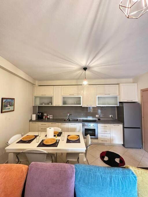 Glow Apartment Near Center