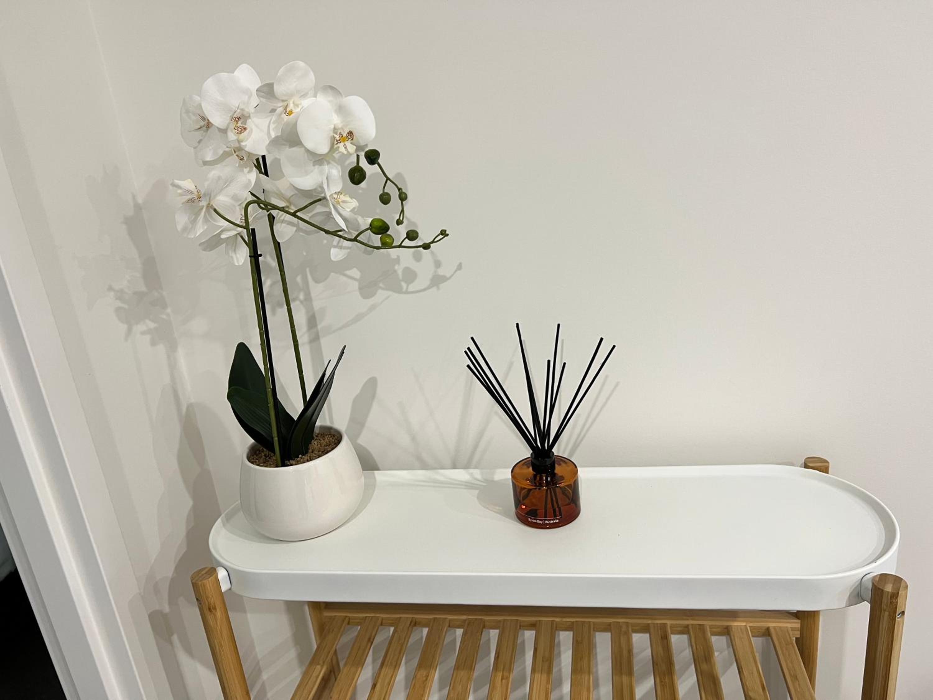Embark Luxe 2BR 2Bath Apartment in Lynham 1 Secure Carpark Wifi Canberra