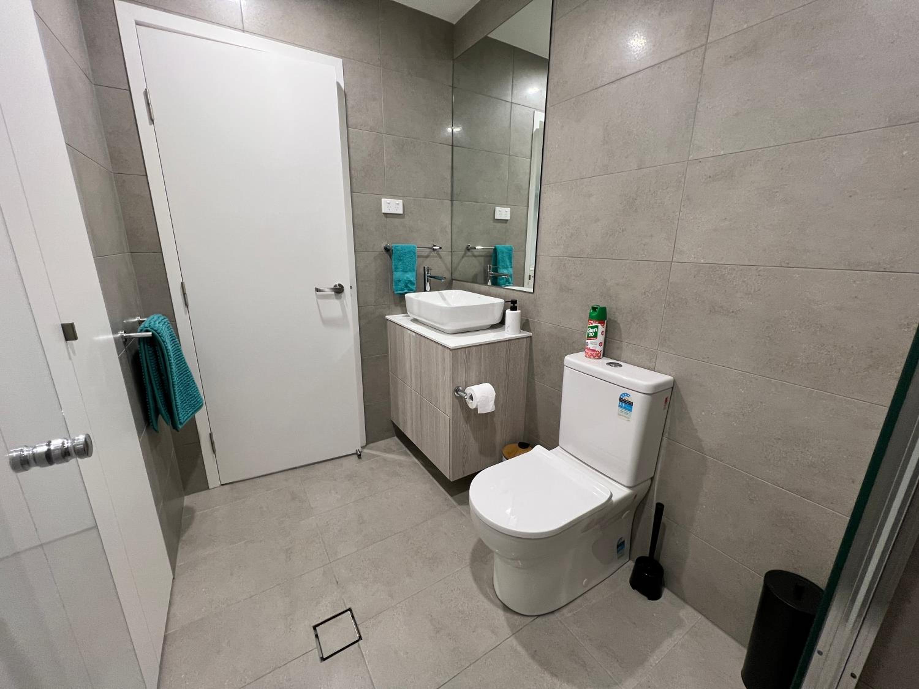 Embark Luxe 2BR 2Bath Apartment in Lynham 1 Secure Carpark Wifi Canberra
