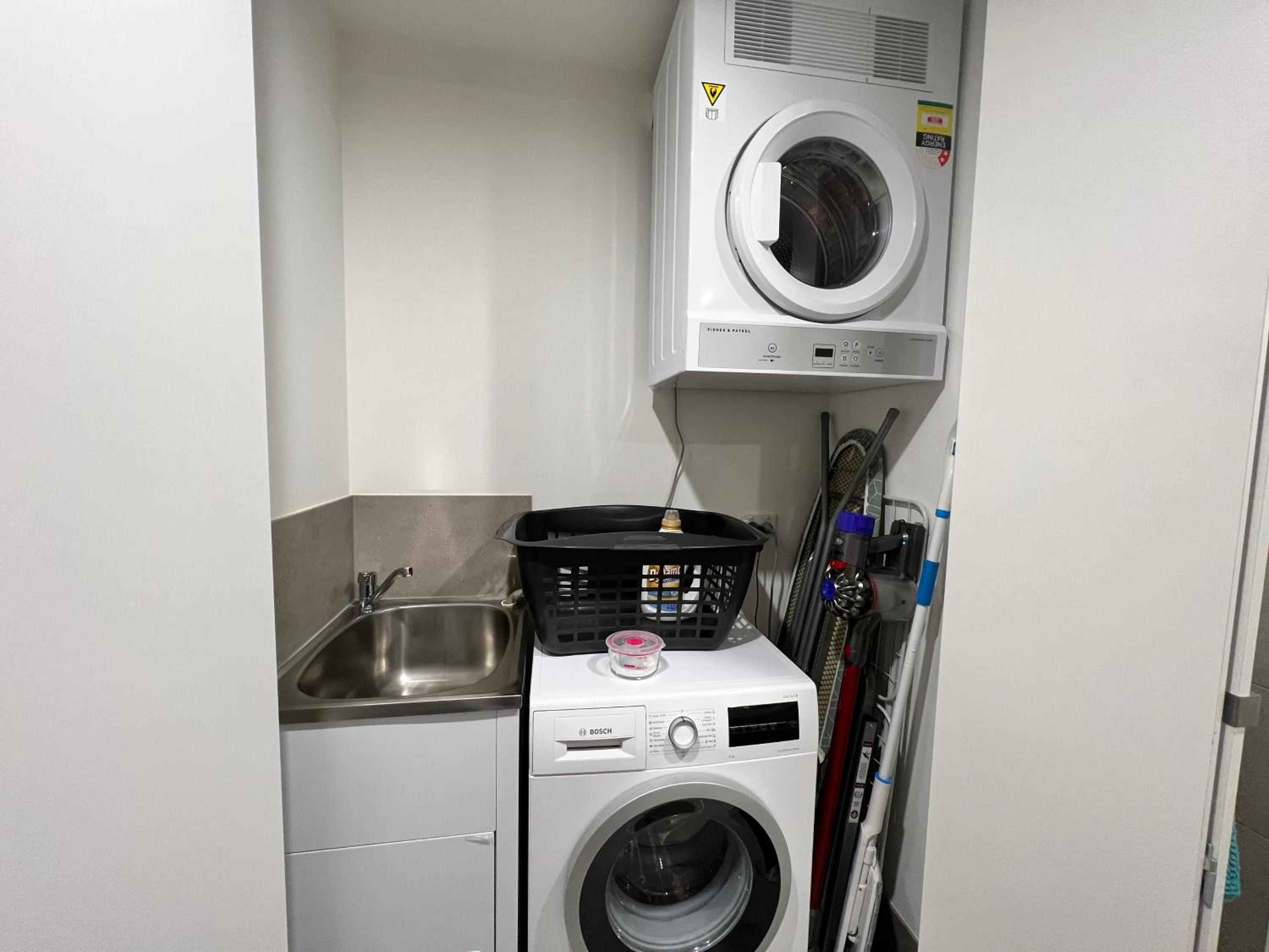 Embark Luxe 2BR 2Bath Apartment in Lynham 1 Secure Carpark Wifi Canberra
