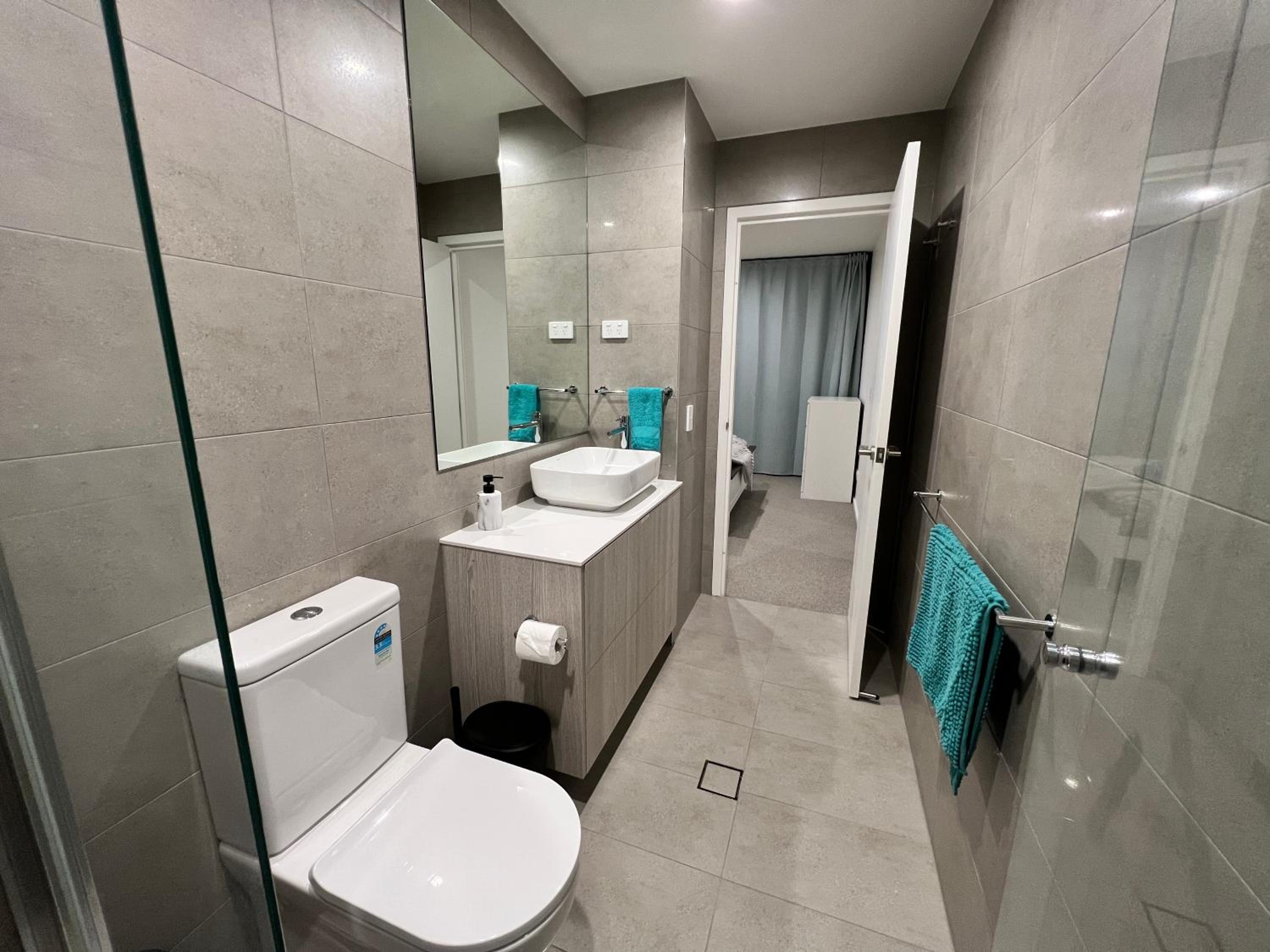 Embark Luxe 2BR 2Bath Apartment in Lynham 1 Secure Carpark Wifi Canberra