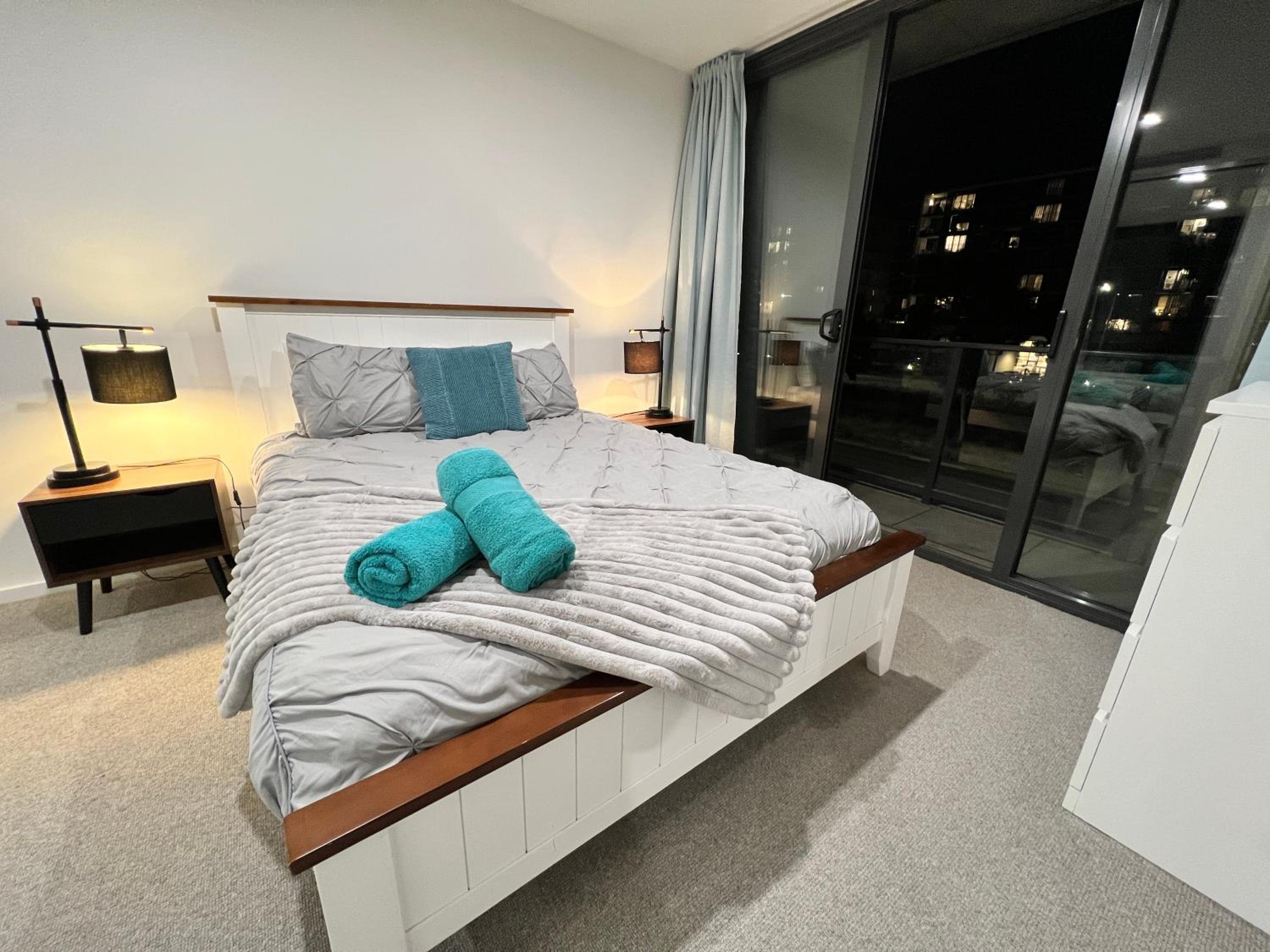 Embark Luxe 2BR 2Bath Apartment in Lynham 1 Secure Carpark Wifi Canberra