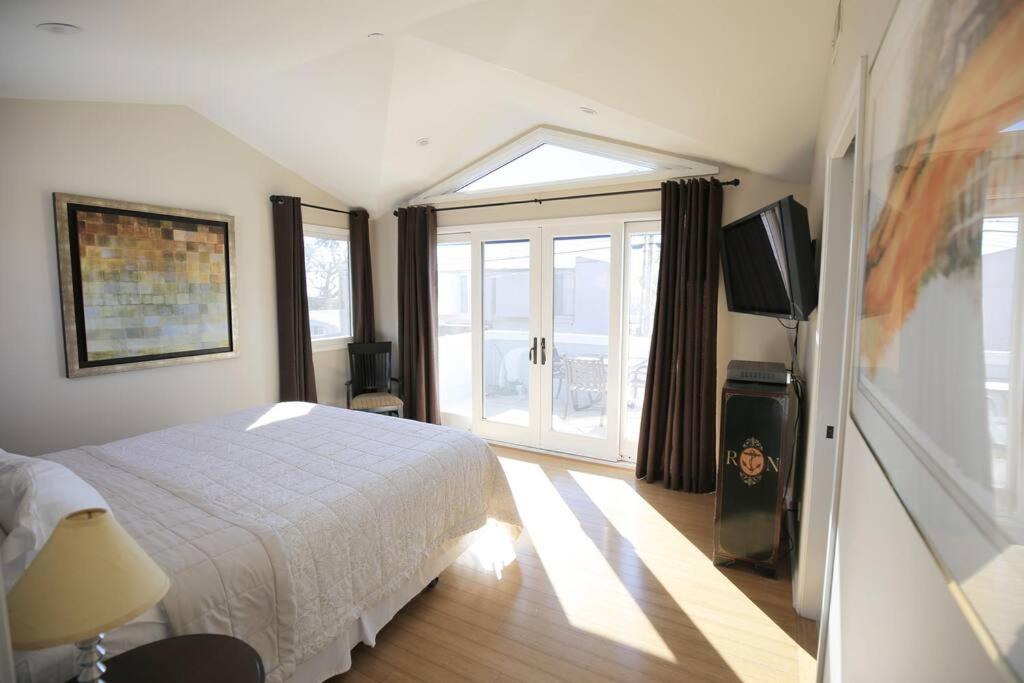 Laguna Beach Modern Home-beach across st/town 1blk view 5