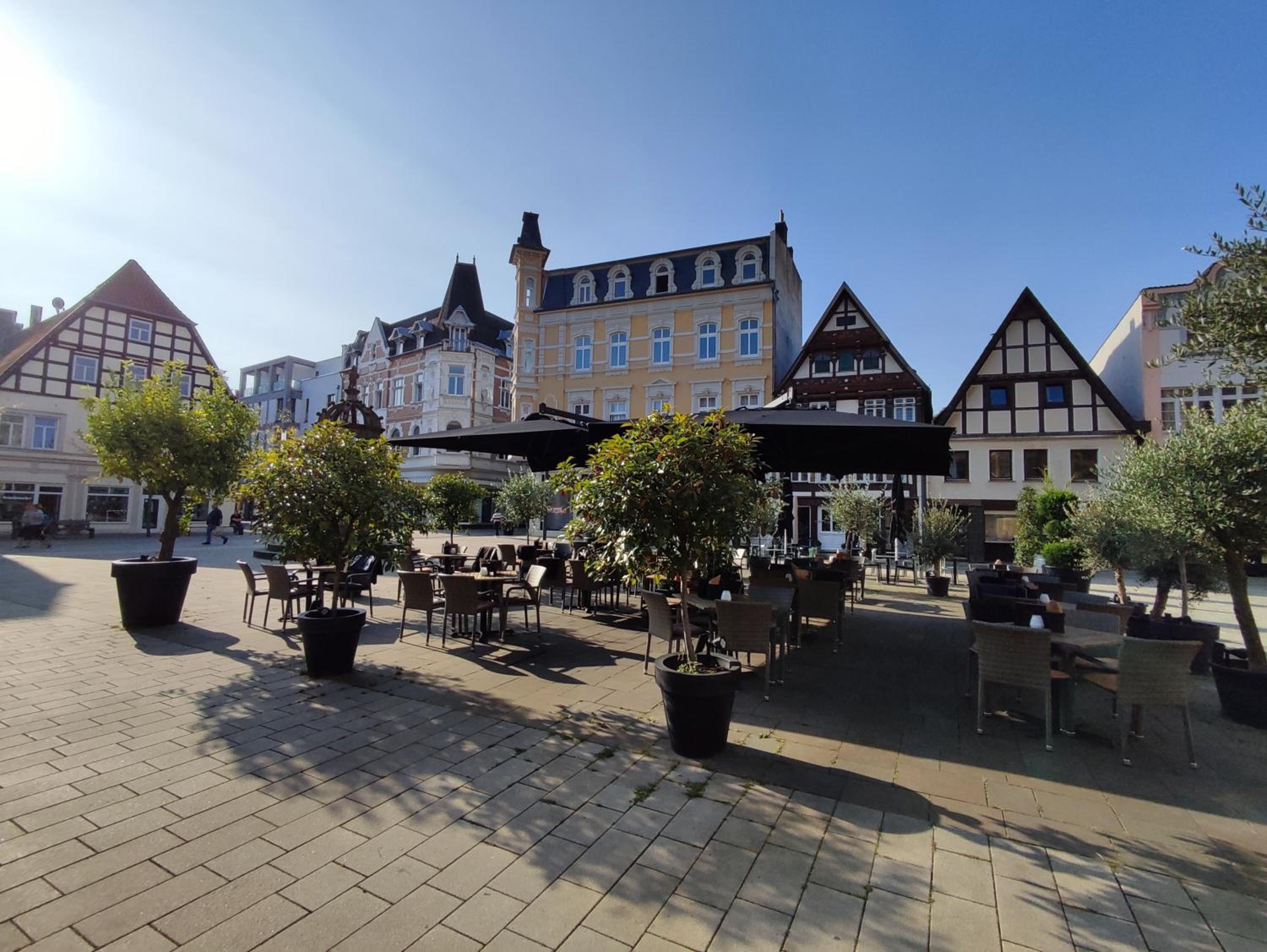 Flair Apartments 'FACHWERK & FLAIR' - Altstadt-Apartment 78 qm für Urlaub oder Geschäftsreise, Innenstadtlage, ruhig, modern, 900 m Bahnhof, 24 Std Check-i