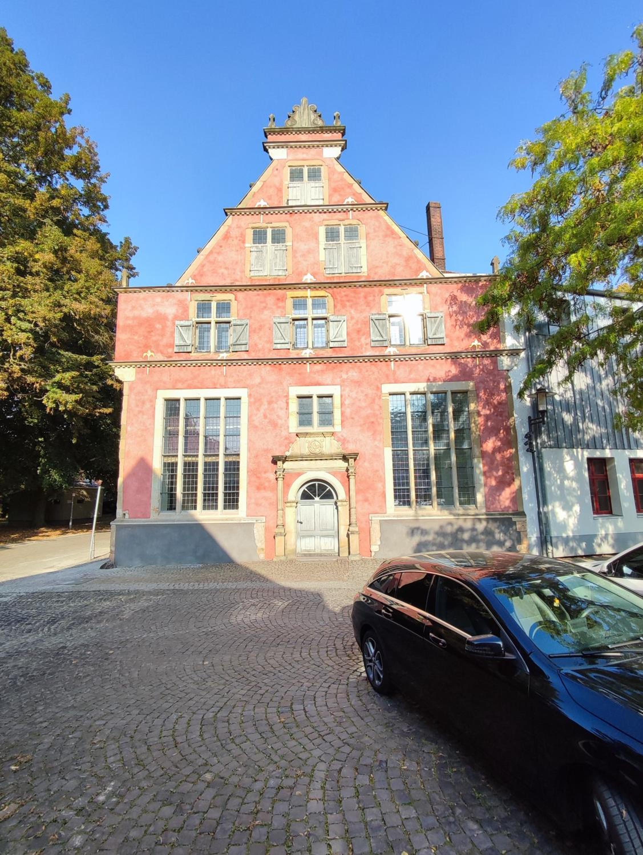 Flair Apartments 'FACHWERK & FLAIR' - Altstadt-Apartment 78 qm für Urlaub oder Geschäftsreise, Innenstadtlage, ruhig, modern, 900 m Bahnhof, 24 Std Check-i