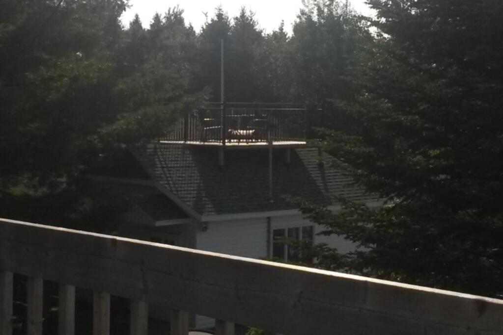 Logement avec stationnement tennis et piscine
