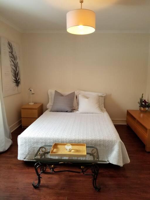 Logement avec stationnement tennis et piscine
