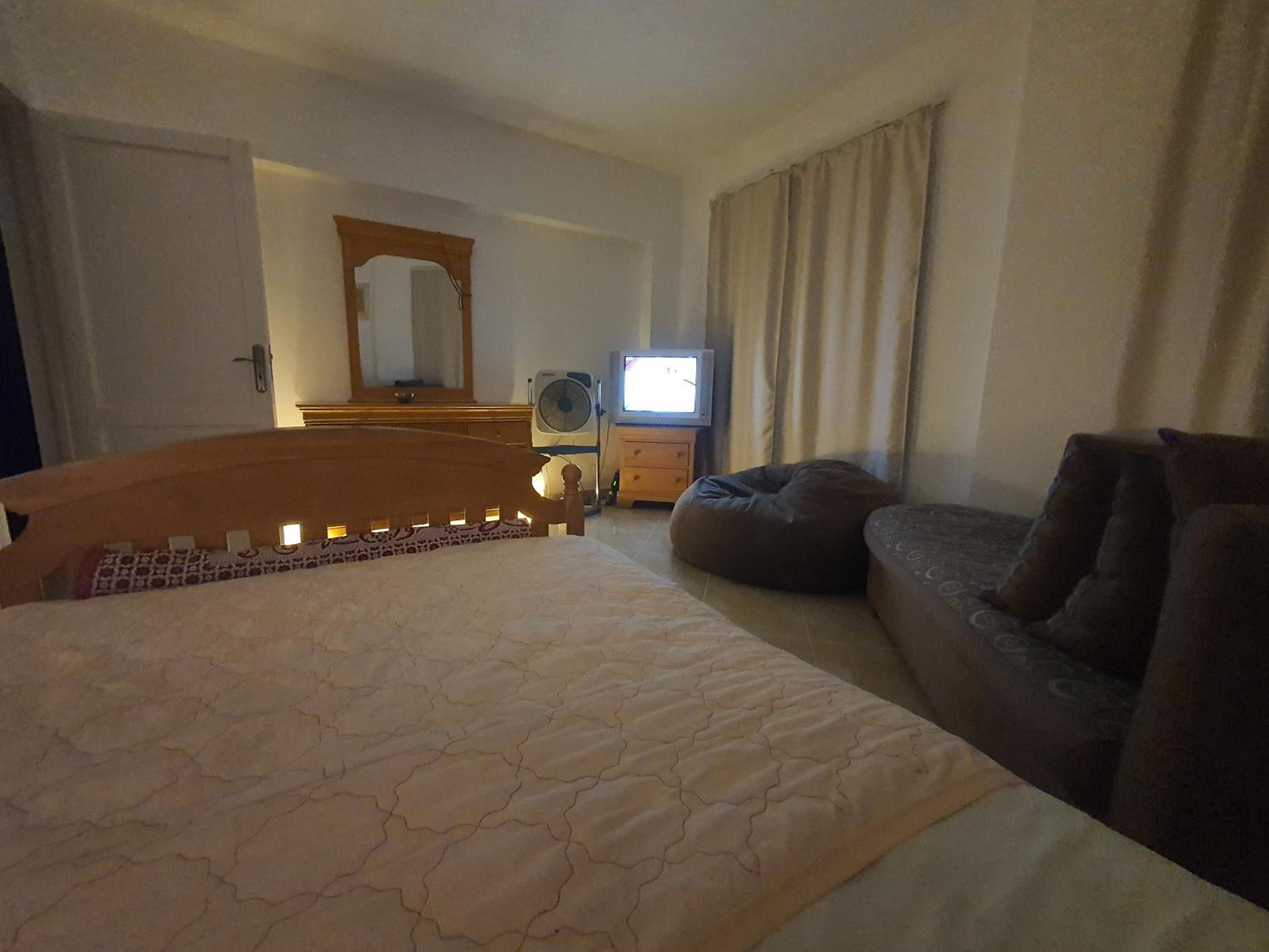 Relaxed families sea view master bedroom