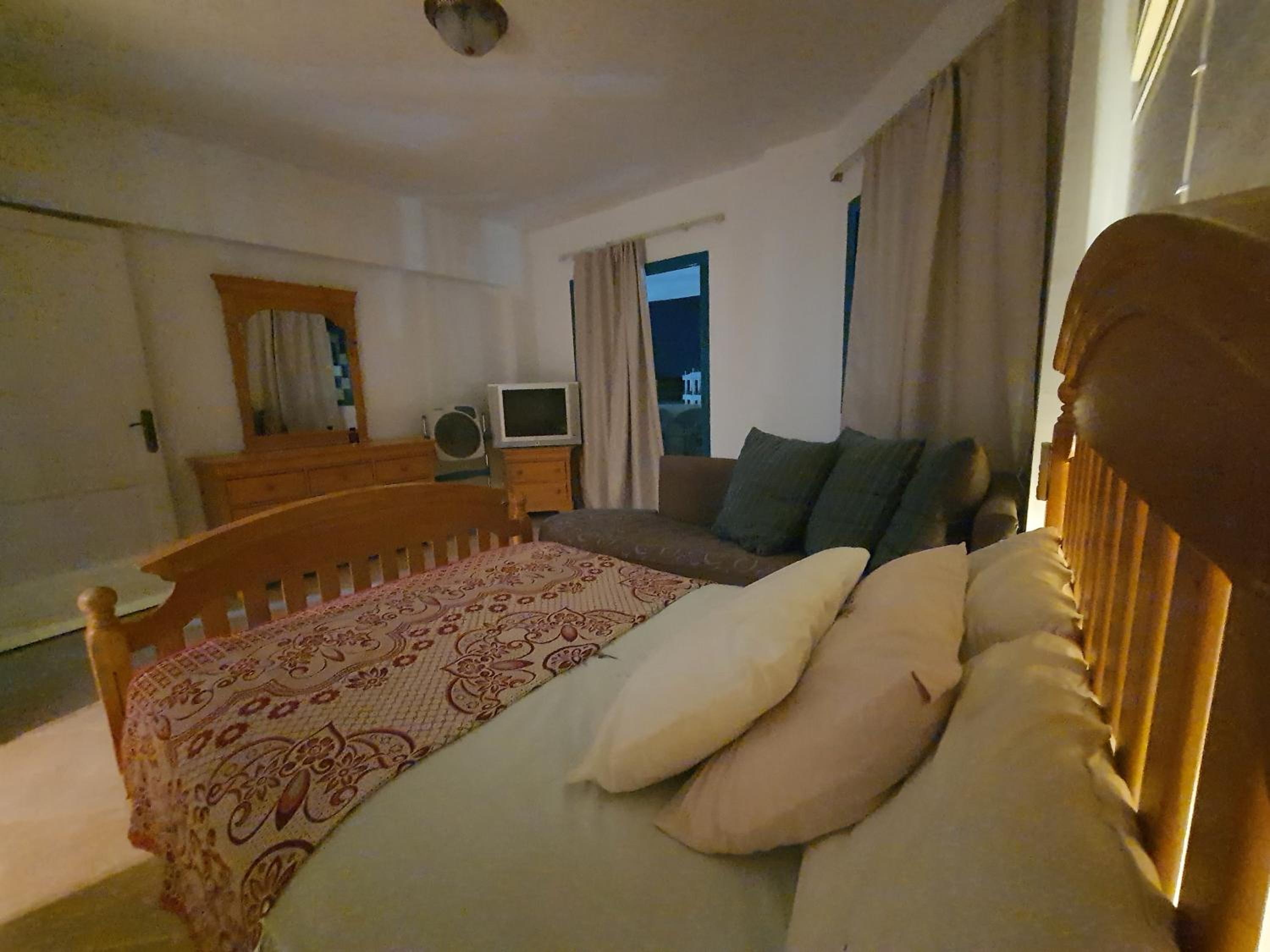 Relaxed families sea view master bedroom
