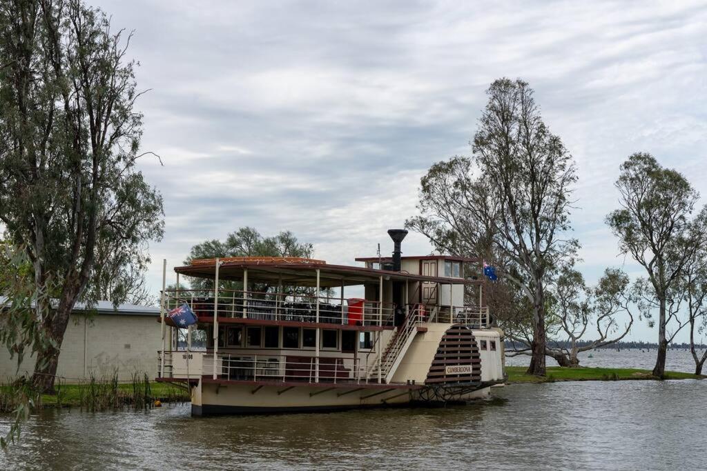 The Lakehouse Yarrawonga on Lake Mulwala
