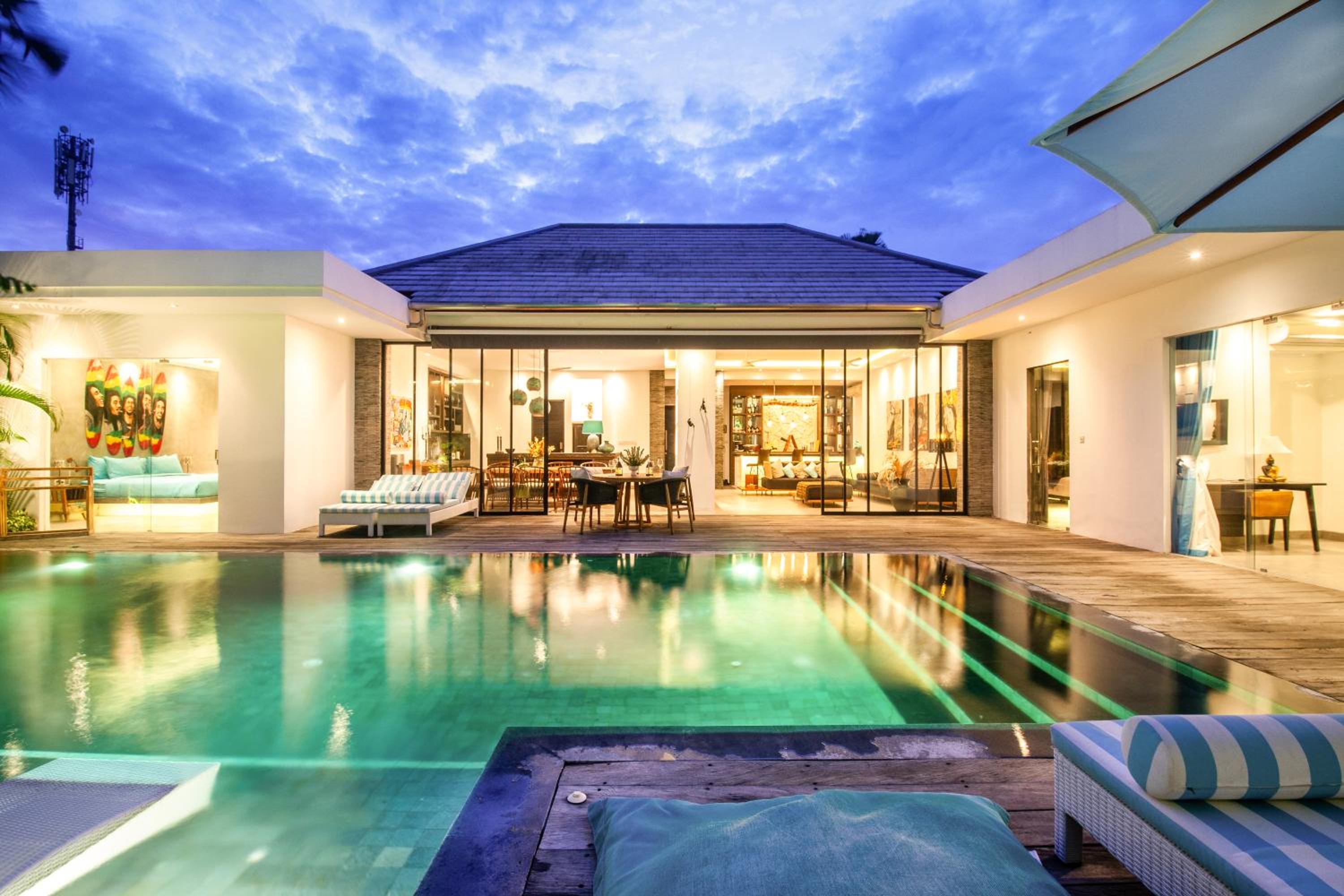 Modern 3BR Villa, 200m to Canggu Beach Bliss