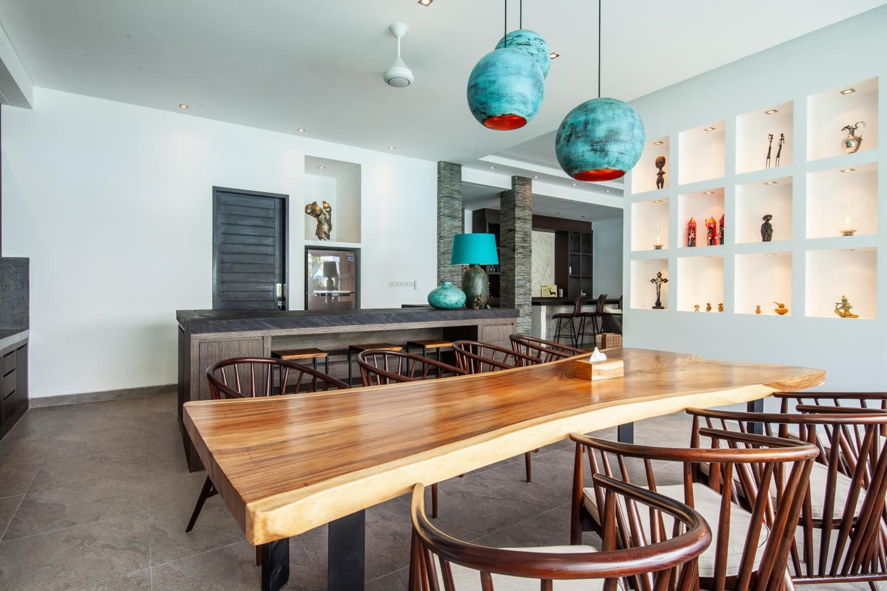 Modern 3BR Villa, 200m to Canggu Beach Bliss — dining