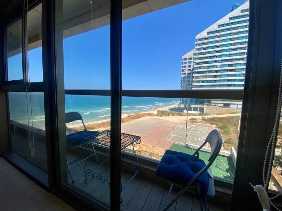 ruth’s balcony sea view apt