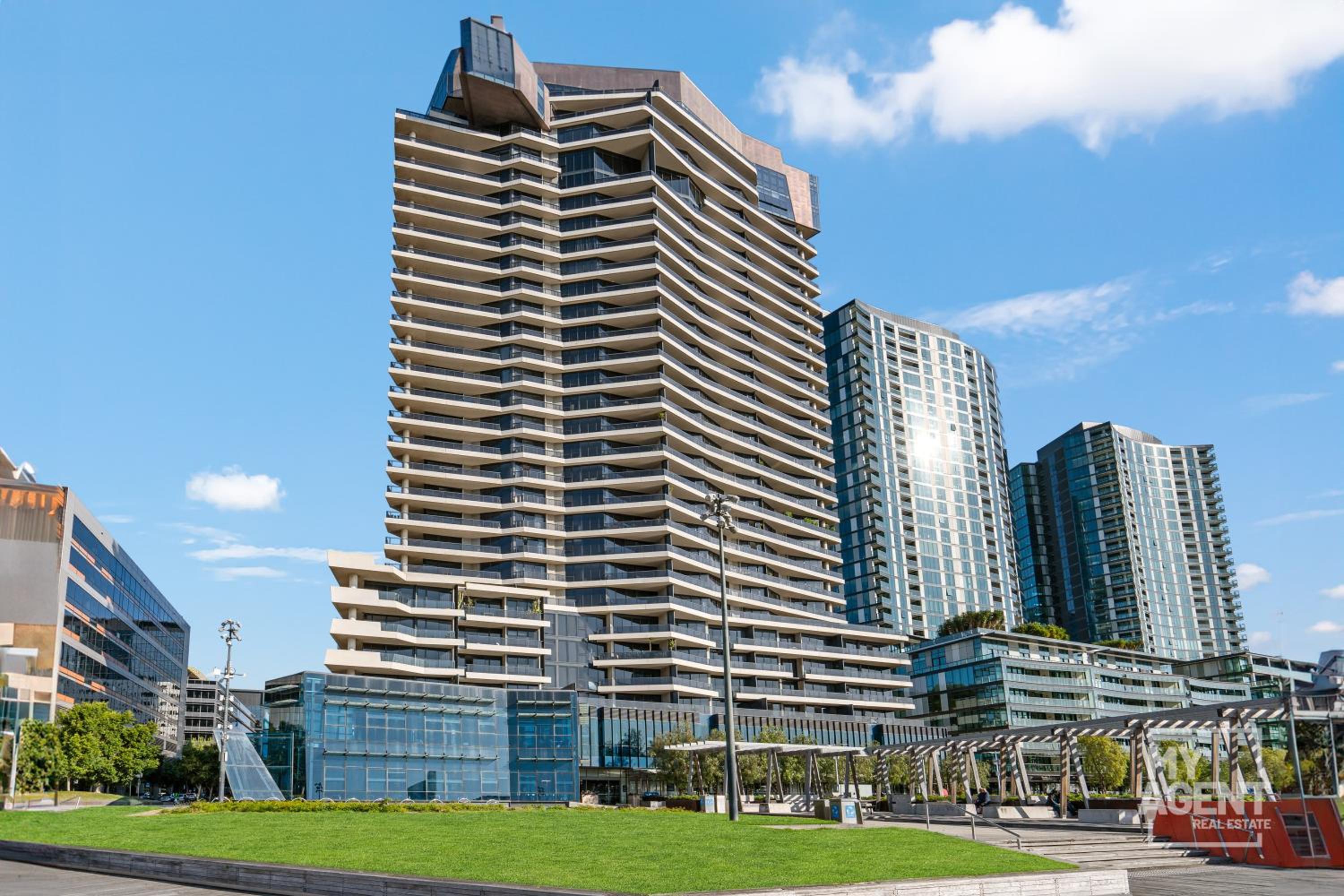 Spectacular Victoria Harbour Apartment Docklands