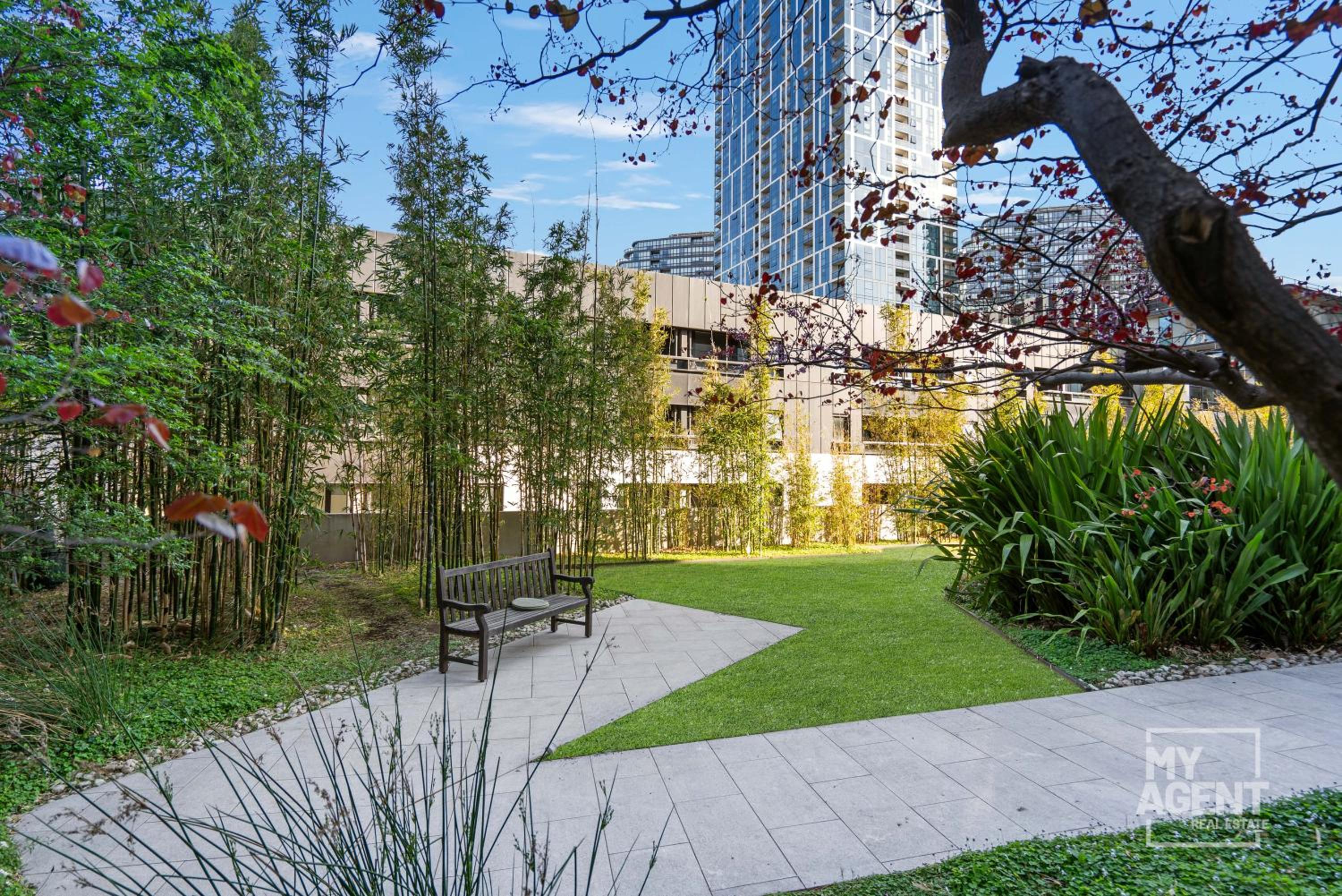 Spectacular Victoria Harbour Apartment Docklands