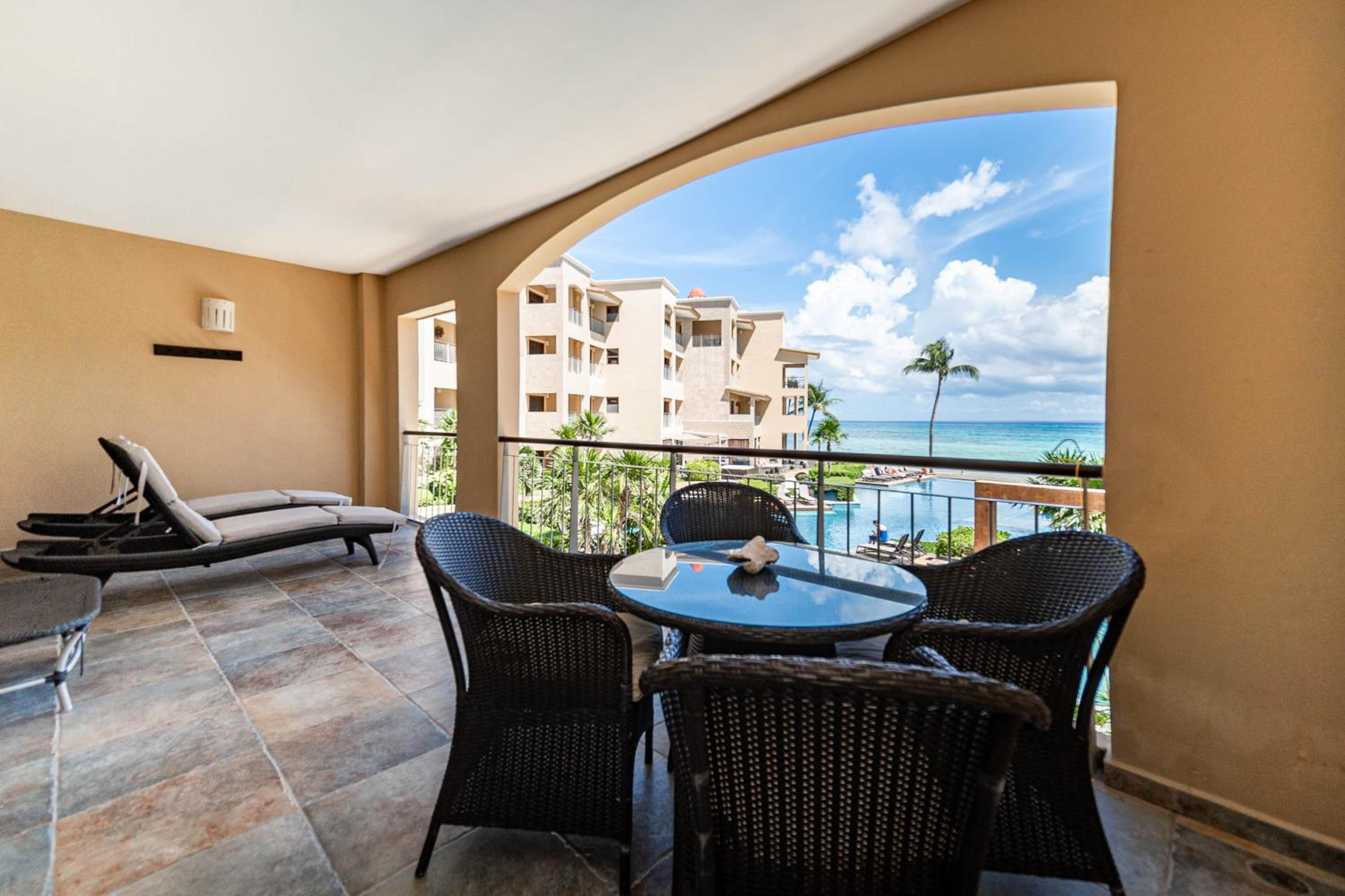 202 C - Apartment in first line of beach with direct access to the beach view 4